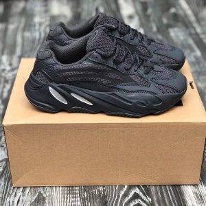 Кроссовки мужские Adidas Yeezy Boost 700 V2 Black