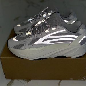 Кроссовки мужские Adidas Yeezy Boost 700 V2 Static Reflective