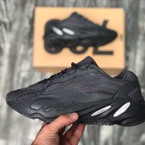 Кроссовки мужские Adidas Yeezy Boost 700 V2 Black