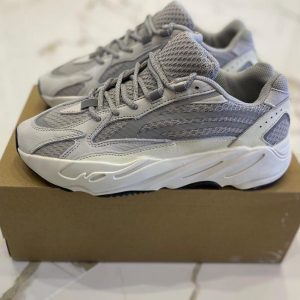 Кроссовки мужские Adidas Yeezy Boost 700 V2 Static Reflective