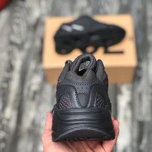 Кроссовки мужские Adidas Yeezy Boost 700 V2 Black