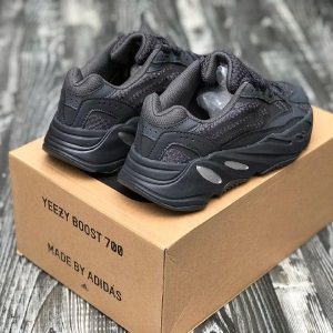 Кроссовки мужские Adidas Yeezy Boost 700 V2 Black