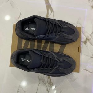 Кроссовки мужские Adidas Yeezy Boost 700 Utility Black