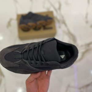 Кроссовки мужские Adidas Yeezy Boost 700 Utility Black