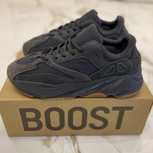 Кроссовки мужские Adidas Yeezy Boost 700 Utility Black