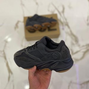 Кроссовки мужские Adidas Yeezy Boost 700 Utility Black