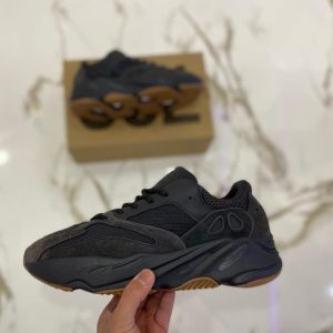 Кроссовки мужские Adidas Yeezy Boost 700 Utility Black