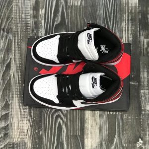 Кроссовки мужские Nike Air Jordan 1