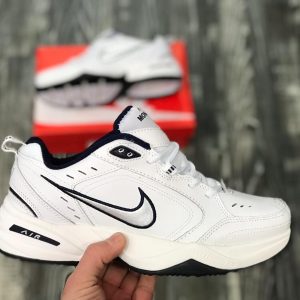 Кроссовки женские Nike Monarch