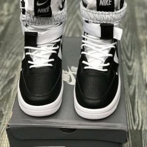 Ботинки мужские Nike Air Force 1 SF BW