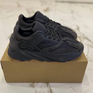 Кроссовки мужские Adidas Yeezy Boost 700 Utility Black