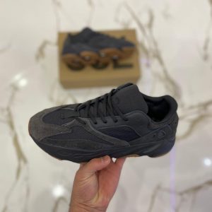 Кроссовки мужские Adidas Yeezy Boost 700 Utility Black