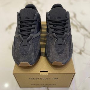 Кроссовки мужские Adidas Yeezy Boost 700 Utility Black