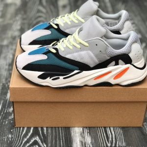 Кроссовки женские Adidas Yeezy Boost 700 Wave Runner