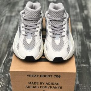 Кроссовки мужские Adidas Yeezy Boost 700