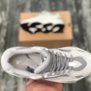 Кроссовки мужские Adidas Yeezy Boost 700