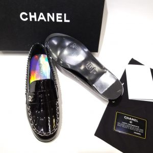 Лоферы женские Chanel Black Patent Leather with chain