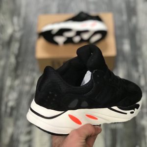 Кроссовки мужские Adidas Yeezy Boost 700 BW