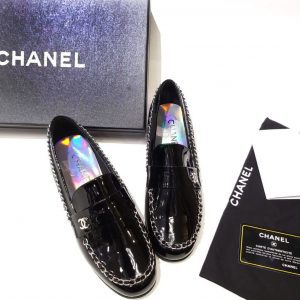 Лоферы женские Chanel Black Patent Leather with chain