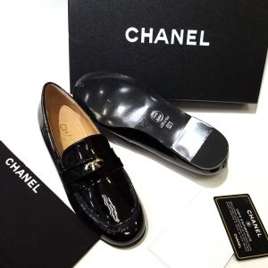 Лоферы женские Chanel Black Patent Leather