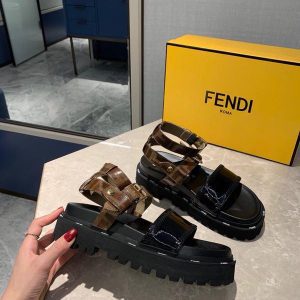 Сандалии женские Fendi