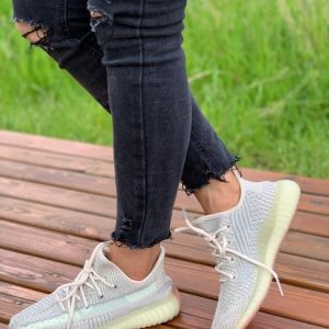 Кроссовки женские Adidas Yeezy Boost