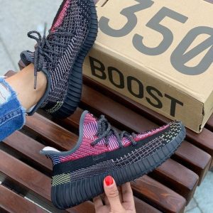 Кроссовки женские Adidas Yeezy Boost