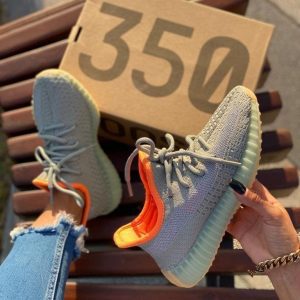 Кроссовки женские Adidas Yeezy Boost