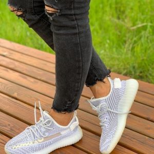 Кроссовки женские Adidas Yeezy Boost