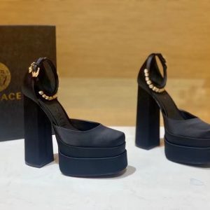 Туфли-лодочки Versace Medusa Aevitas