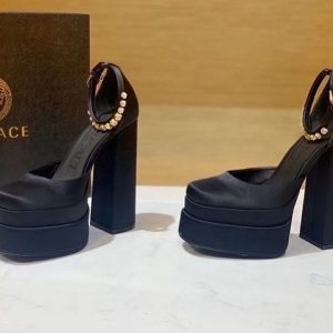 Туфли-лодочки Versace Medusa Aevitas