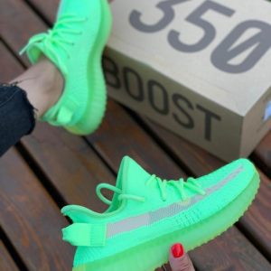 Кроссовки женские Adidas Yeezy Boost