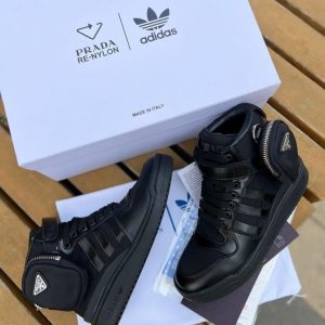 Кроссовки коллаборация Prada и Adidas Re Nylon