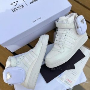 Кроссовки коллаборация Prada и Adidas Re Nylon