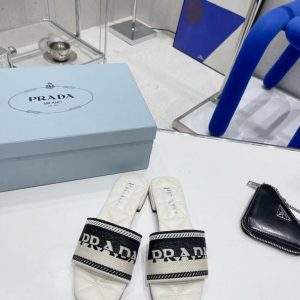 Сандалии Prada