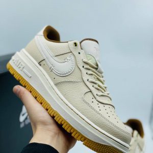 Кроссовки Nike Air Force 1 Luxe «Pecan»