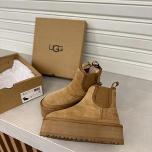 Ботинки  UGG