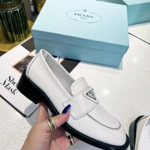 Лоферы женские Prada