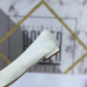 Туфли женские MANOLO BLAHNIK Hangisiflat Galassia White