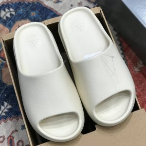 Шлепанцы Adidas Yeezy Slide