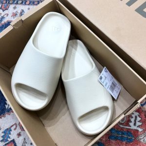 Шлепанцы Adidas Yeezy Slide