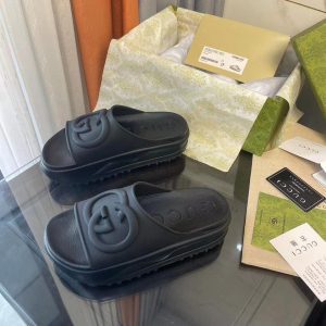 Шлёпанцы женские Gucci