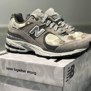 Кроссовки Bape X New Balance 2002R