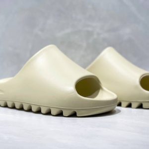 Шлепанцы Adidas Yeezy Slide