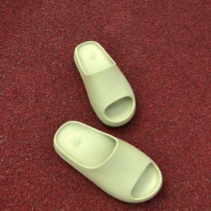 Шлепанцы Adidas Yeezy Slide