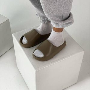 Шлепанцы Adidas Yeezy Slide