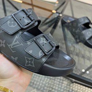 Шлепанцы Louis Vuitton