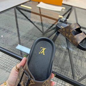 Шлепанцы Louis Vuitton