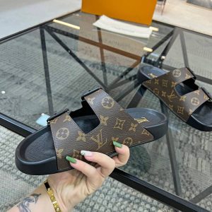 Шлепанцы Louis Vuitton