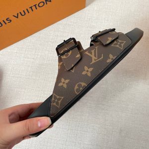 Шлепанцы Louis Vuitton